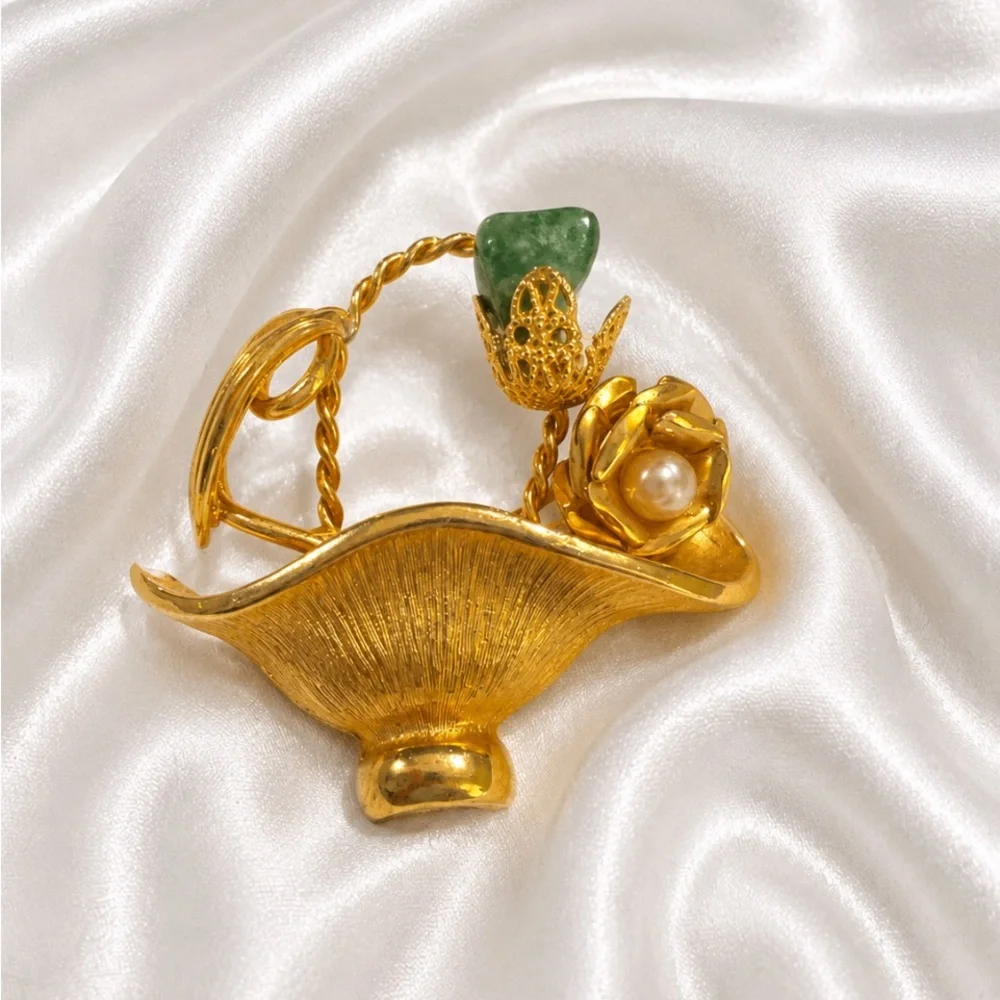 VTG Flower Basket PIN Gold Tone JADE Green STONE FAUX PEARL Sweet!